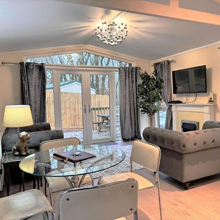 Welsh Villa-Hot Tub-Tenby-Carmarthen-Forestsetting Buitenkant foto